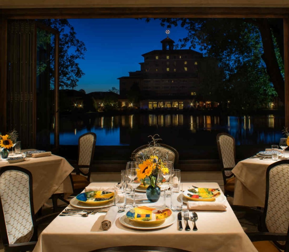 A dining venue at the BroAdmoor Hotel