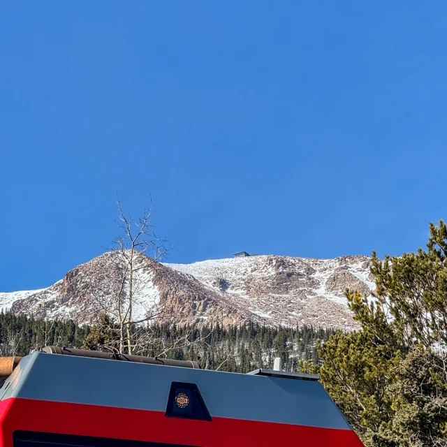 You can catch a first glimpse of the summit from Mountain View Siding along your way. 🏔️